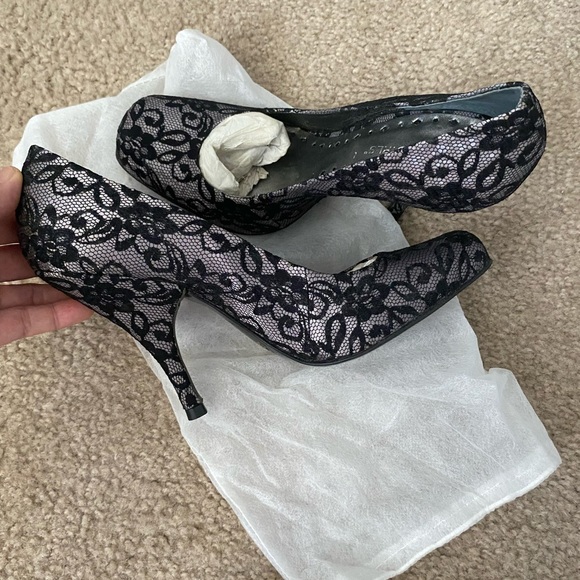 BCBGirls - Picture 4 of 6